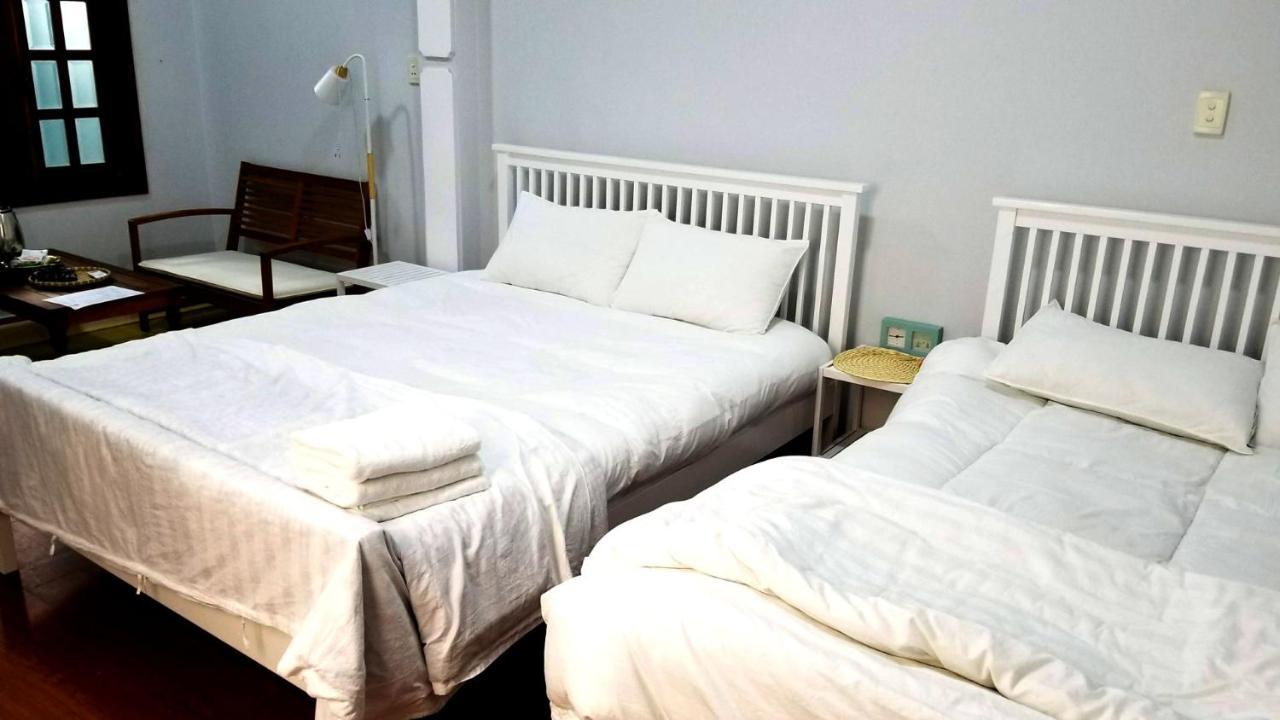 The Roost Hostel Ho Chi Minh-stad Buitenkant foto
